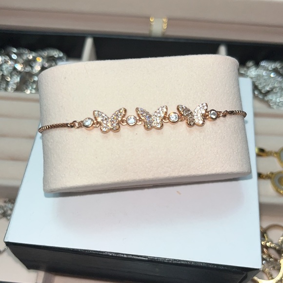 Rose gold butterfly bracelet - Picture 2 of 3